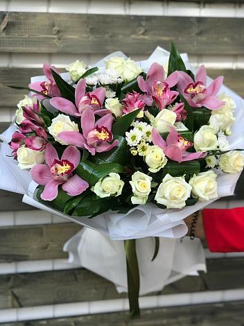 Букет цветов из: Розы и Хризантемы в Долгоруково