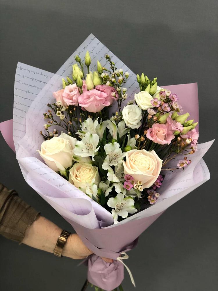 Букет цветов из: Альстромерии, Розы и Лизиантусы в Долгоруково