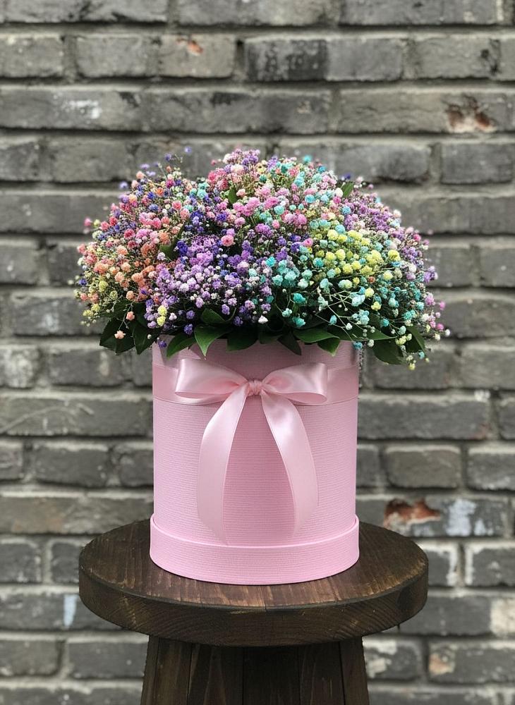 Цветочная композиция из Гипсофила и Розы в шляпной коробке в Долгоруково