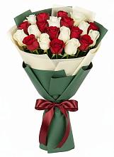 Букет Микс из красных и белых роз в Долгоруково