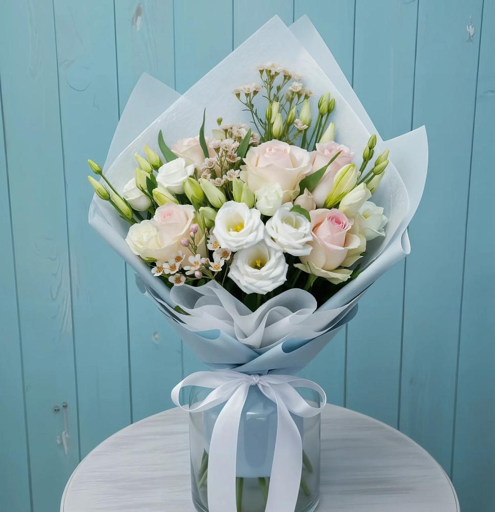 Букет цветов из: Розы и Лизиантусы в Долгоруково