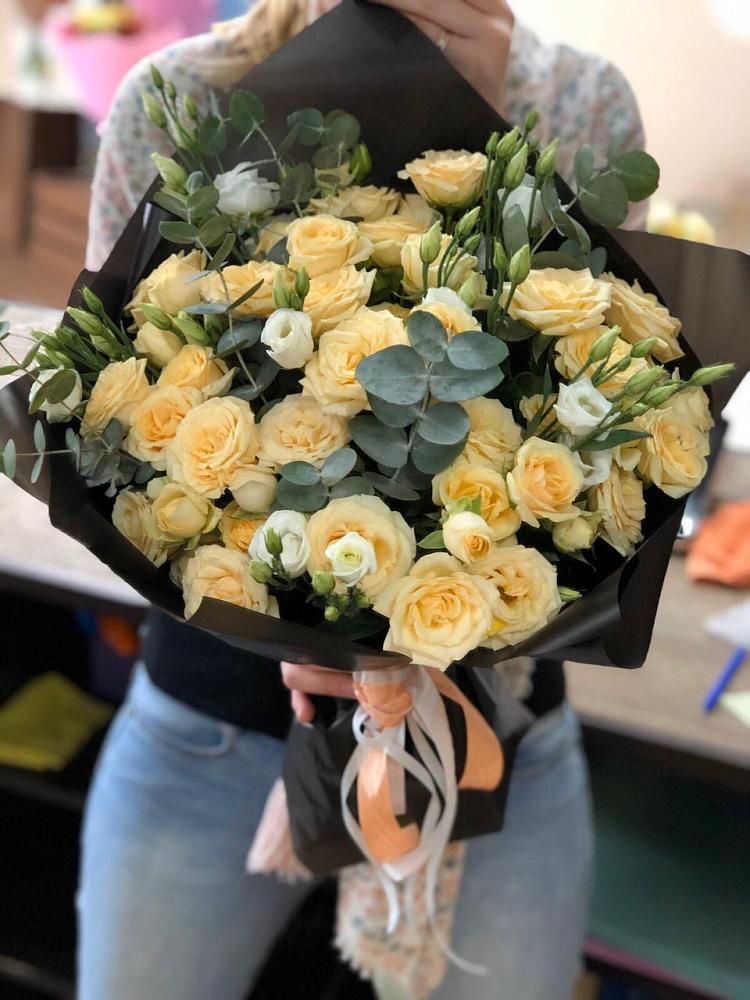 Букет цветов из: Розы и Лизиантусы в Долгоруково