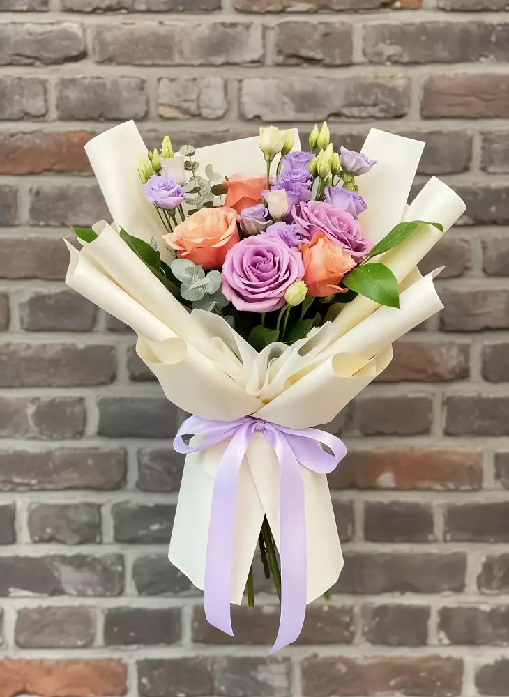 Букет цветов из: Лизиантусы и Розы в Долгоруково