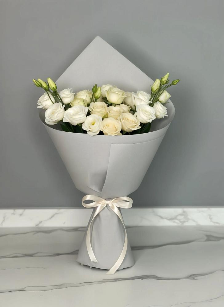 Букет цветов из: Розы и Лизиантусы в Долгоруково