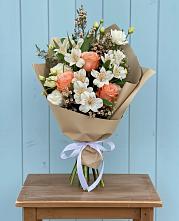 Букет цветов из:  Альстромерии, Лизиантусы, Розы и Хризантемы #REPLACE_PRED# Долгоруково