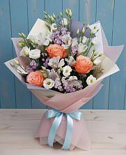 Букет цветов из:  Лизиантусы, Розы, Альстромерии и Гипсофила в Долгоруково