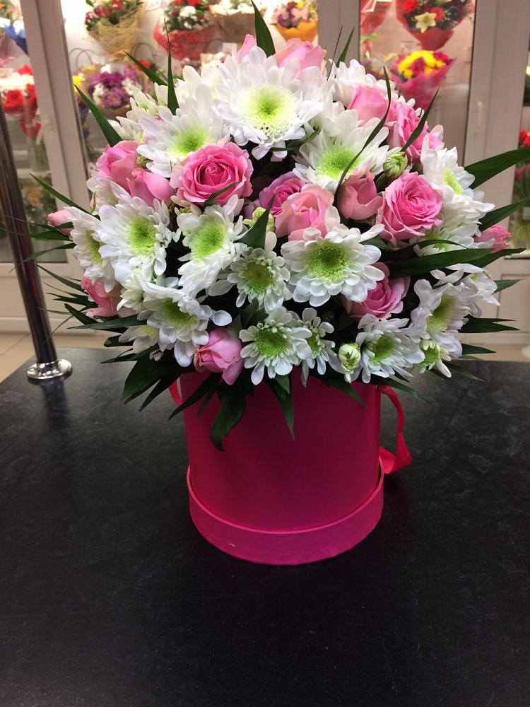 Цветочная композиция из Розы и Хризантемы в шляпной коробке в Долгоруково